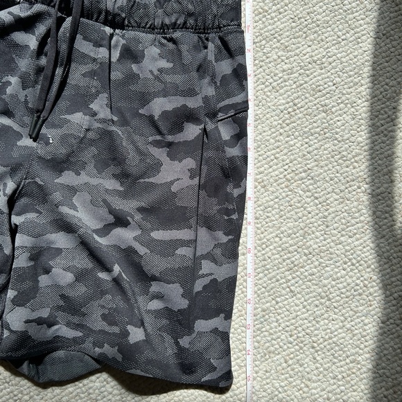 Lululemon lined shorts - Picture 7 of 7